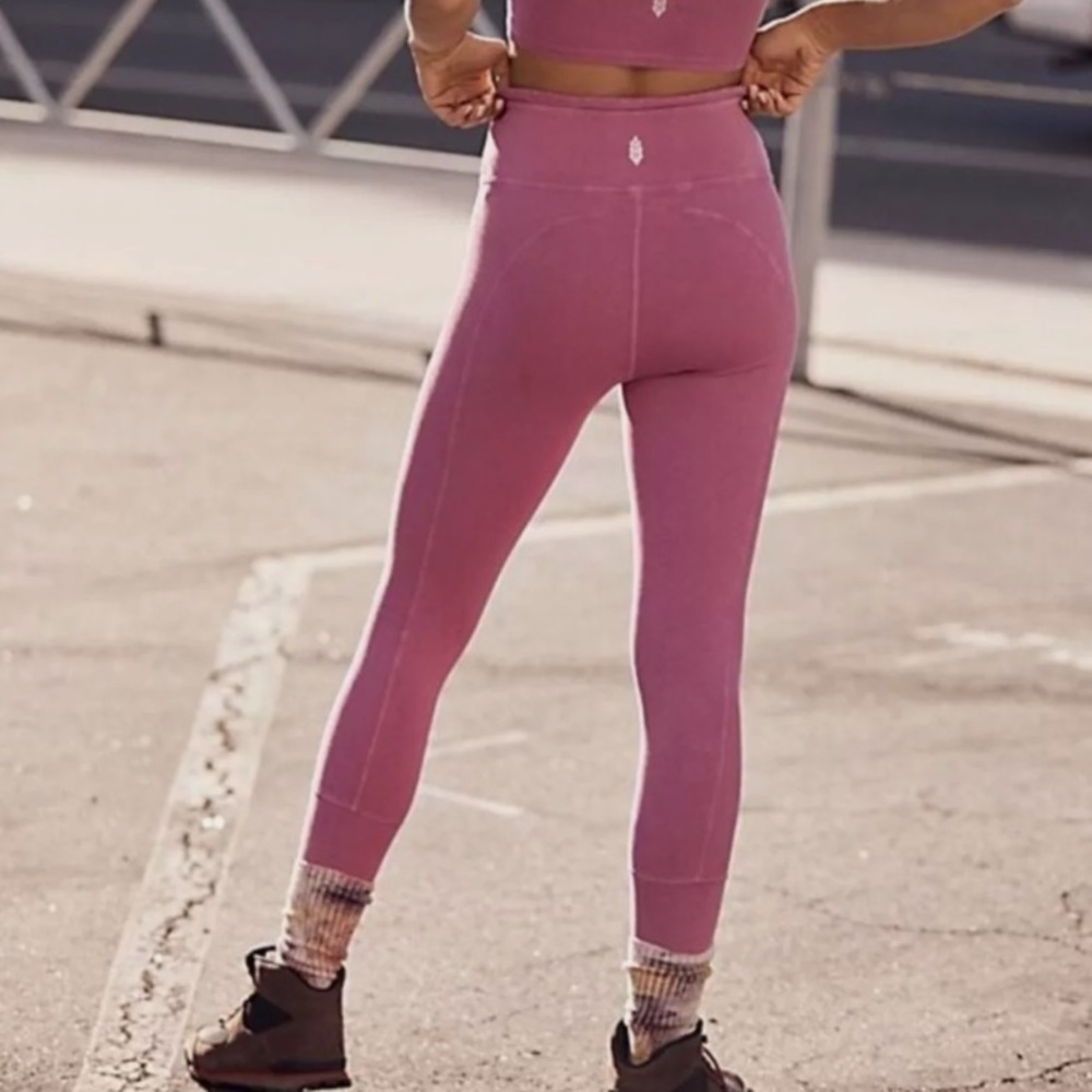 Free people movement hot shot legging in fuchsia pink